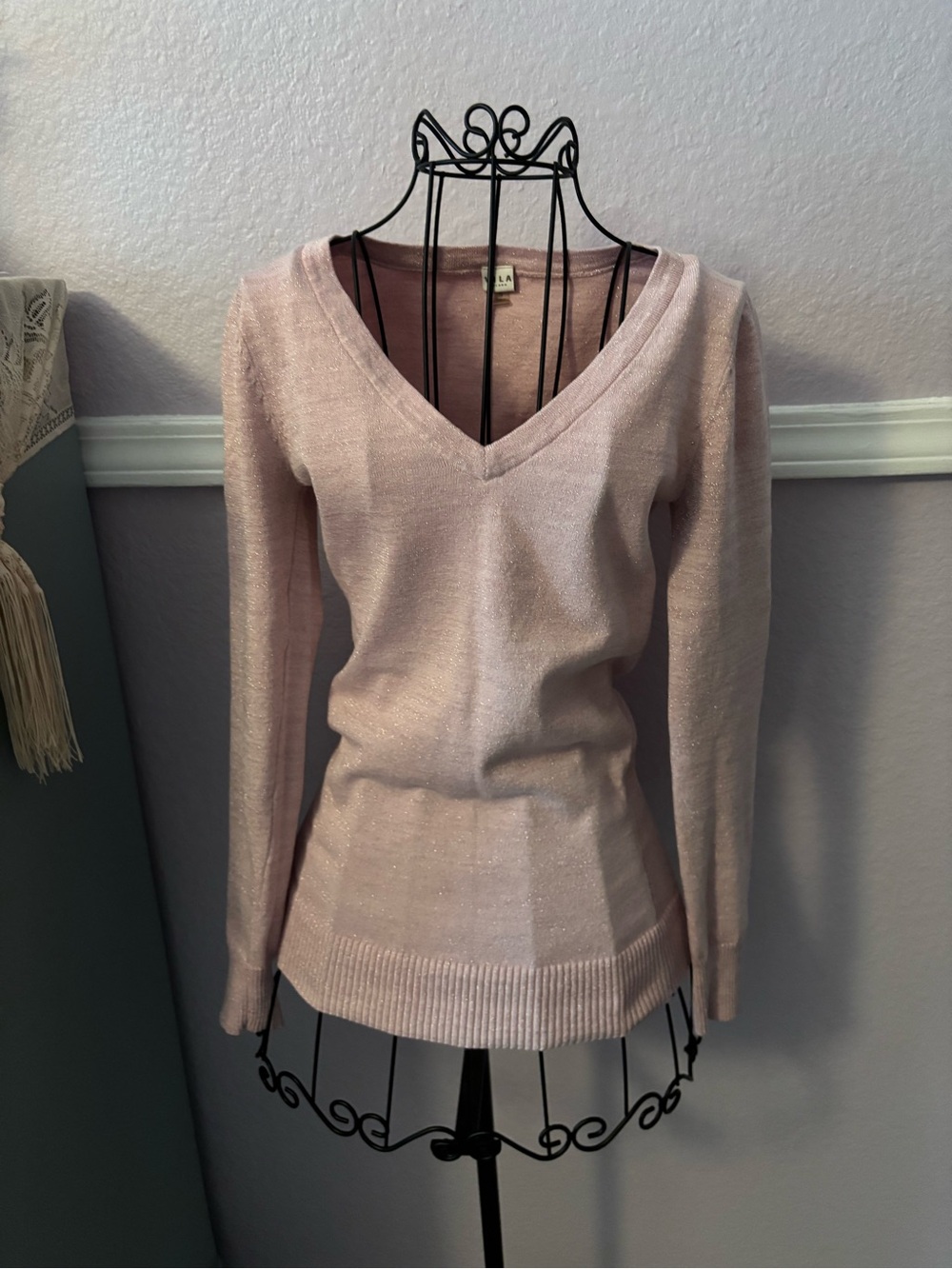 Women’s Light Pink V-Neck Shimmer Sweater Size Small